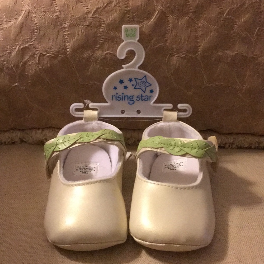 Three pairs of baby shoes - Picture 2 of 16